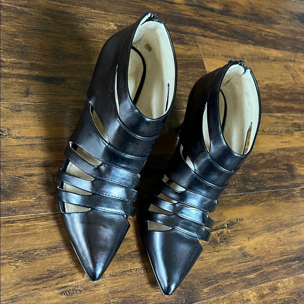 L.A.M.B. Darius Black Strappy Cutout Pointed Ankle Booties Size 8 - Picture 4 of 15